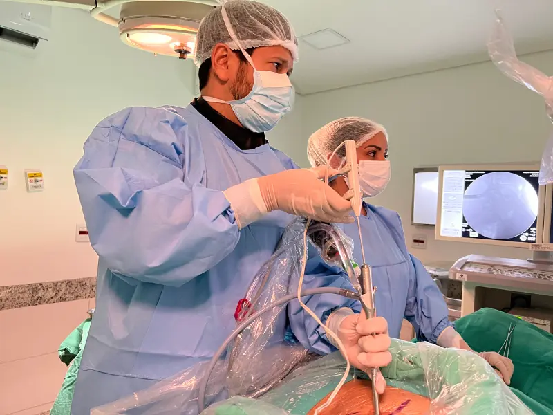 medico-cirurgia-endoscopica-na-coluna