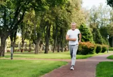 Posso caminhar com dor na lombar